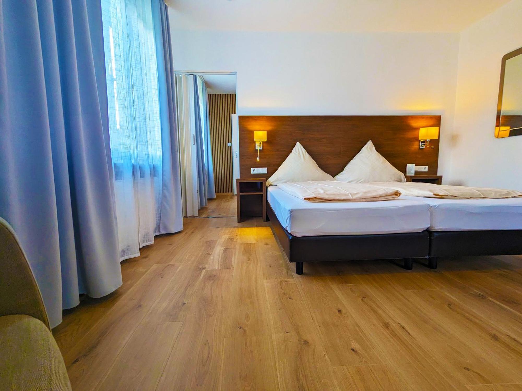 เยนุสกาสท์โฮฟ ฟุลดาเควลเลอ แอนด์ แบรค์โฮฟ วัสเซอร์คุพเพอ Hotel เกอร์สเฟลด์ ห้อง รูปภาพ