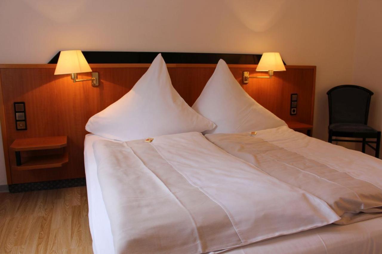 เยนุสกาสท์โฮฟ ฟุลดาเควลเลอ แอนด์ แบรค์โฮฟ วัสเซอร์คุพเพอ Hotel เกอร์สเฟลด์ ห้อง รูปภาพ