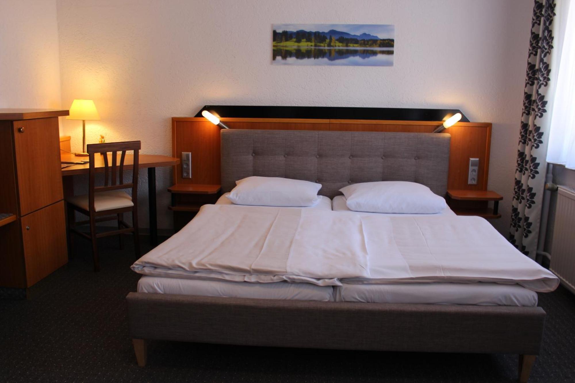 เยนุสกาสท์โฮฟ ฟุลดาเควลเลอ แอนด์ แบรค์โฮฟ วัสเซอร์คุพเพอ Hotel เกอร์สเฟลด์ ห้อง รูปภาพ