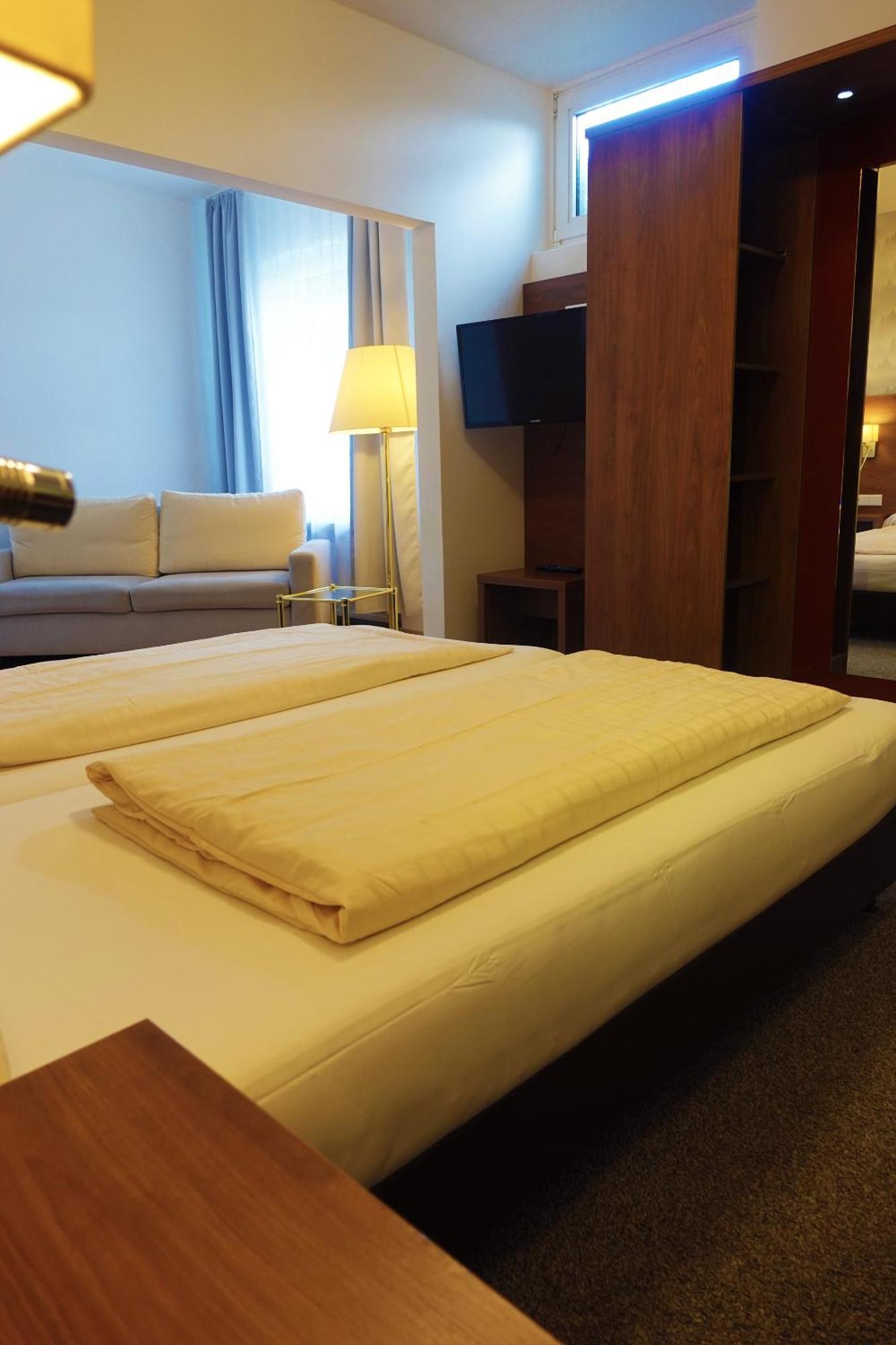 เยนุสกาสท์โฮฟ ฟุลดาเควลเลอ แอนด์ แบรค์โฮฟ วัสเซอร์คุพเพอ Hotel เกอร์สเฟลด์ ห้อง รูปภาพ