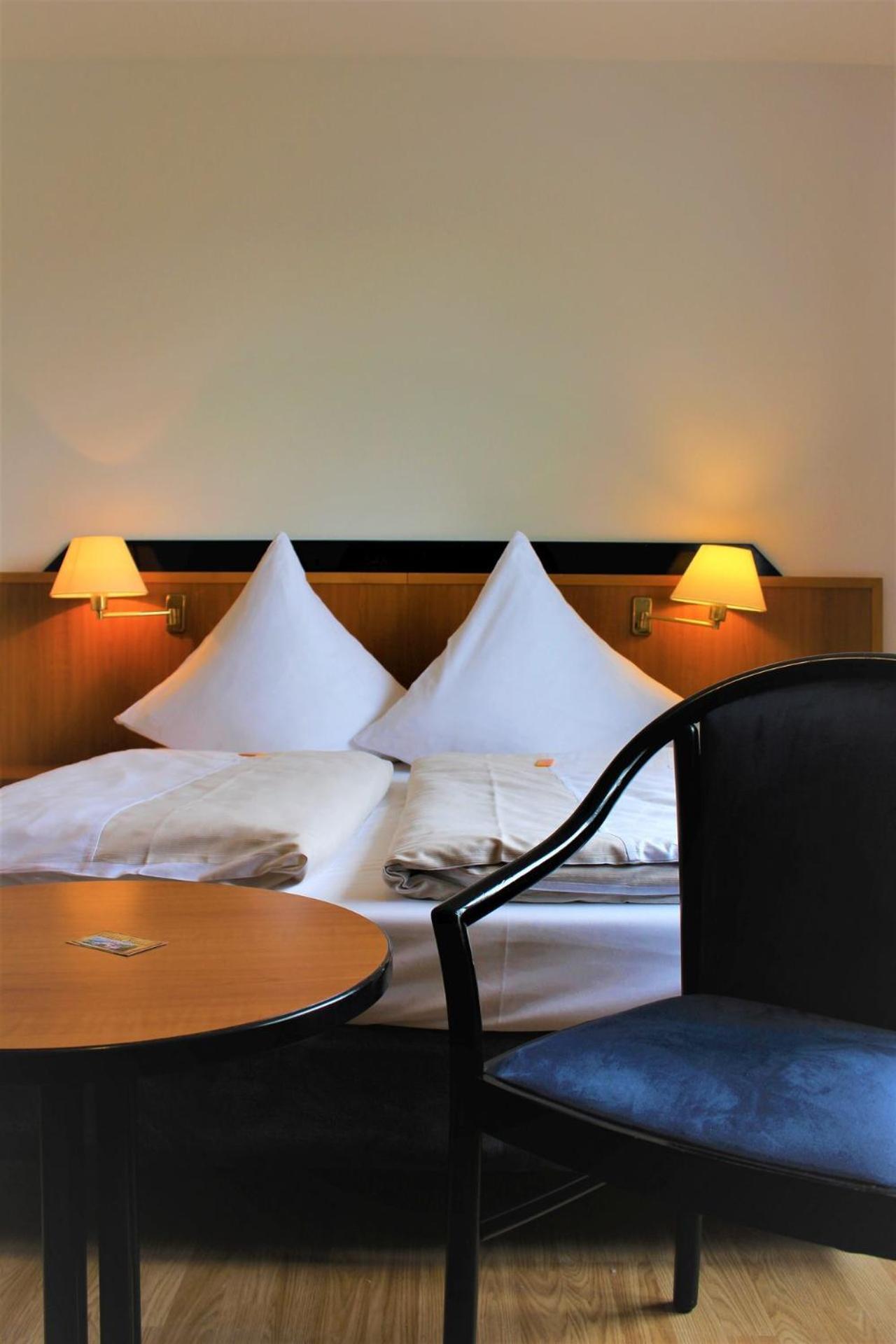 เยนุสกาสท์โฮฟ ฟุลดาเควลเลอ แอนด์ แบรค์โฮฟ วัสเซอร์คุพเพอ Hotel เกอร์สเฟลด์ ห้อง รูปภาพ