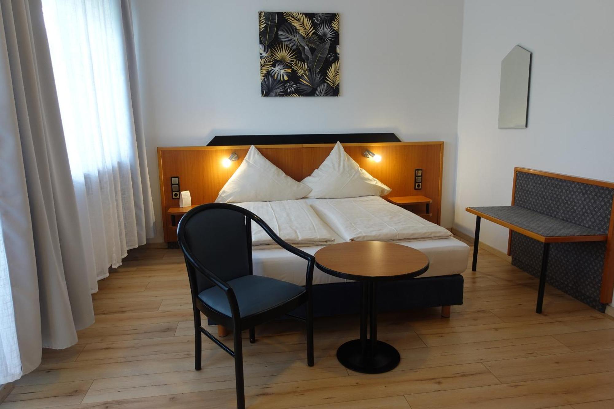 เยนุสกาสท์โฮฟ ฟุลดาเควลเลอ แอนด์ แบรค์โฮฟ วัสเซอร์คุพเพอ Hotel เกอร์สเฟลด์ ห้อง รูปภาพ